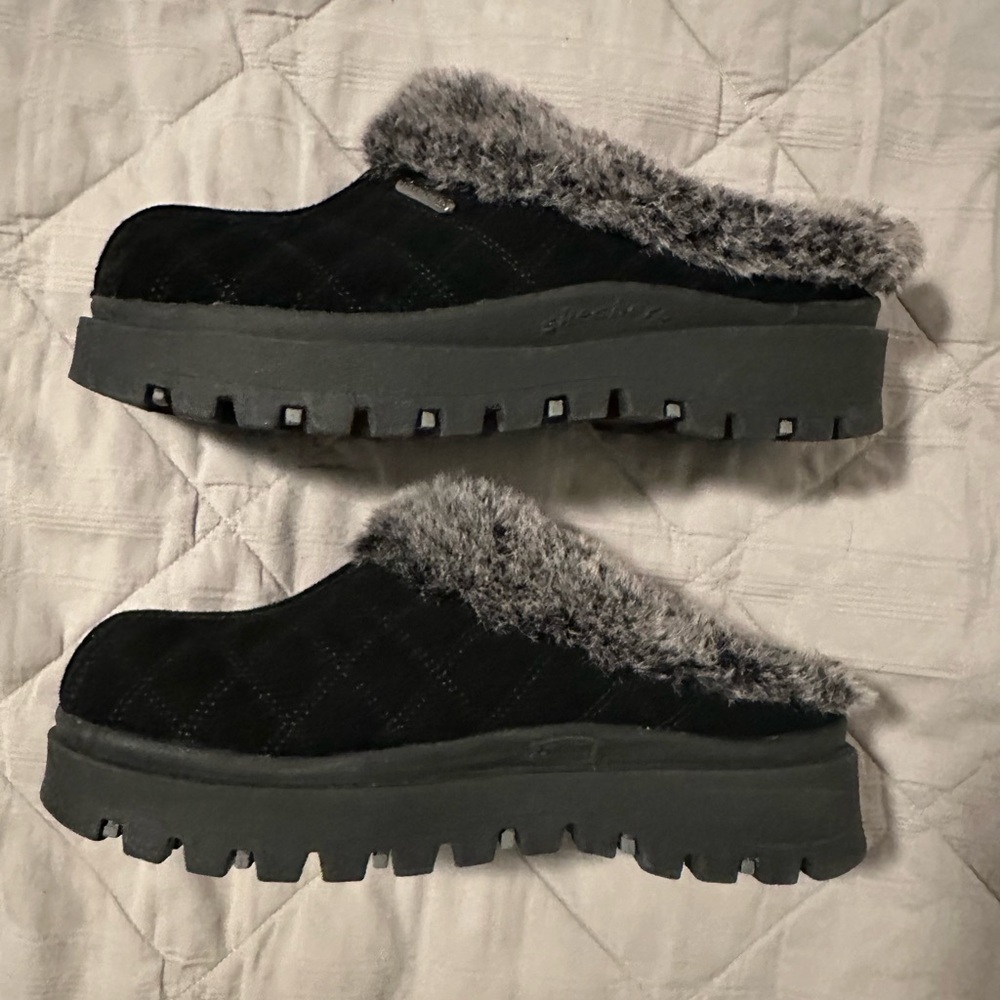 SKECHERS Women’s Black Clogs